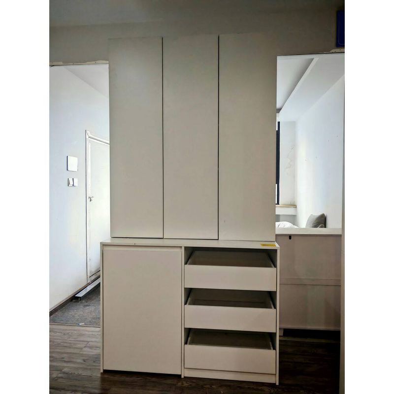 Homsee - 2-Piece White Wood 47.2 in. Queen Bedroom Set With Expandable Side Table, Swivel Wheels, Soft-Close Doors