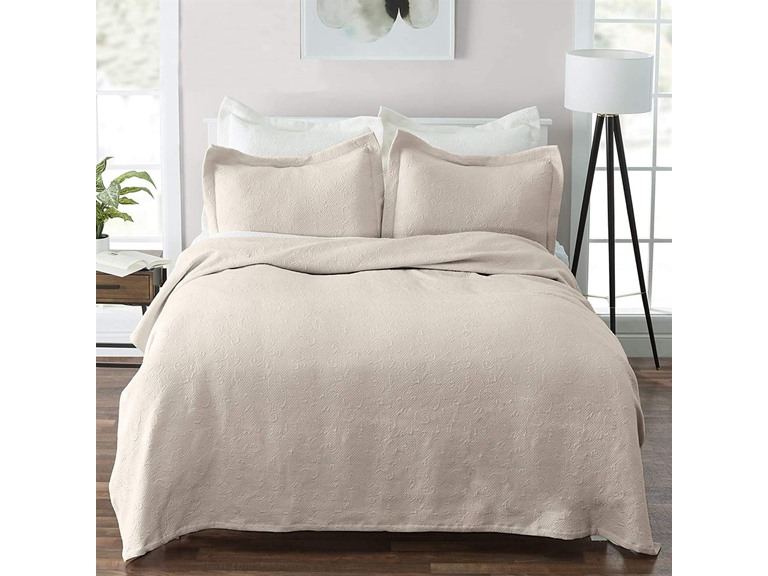 79% OFF: 3-Piece Cotton Matelassé Bedspread Set