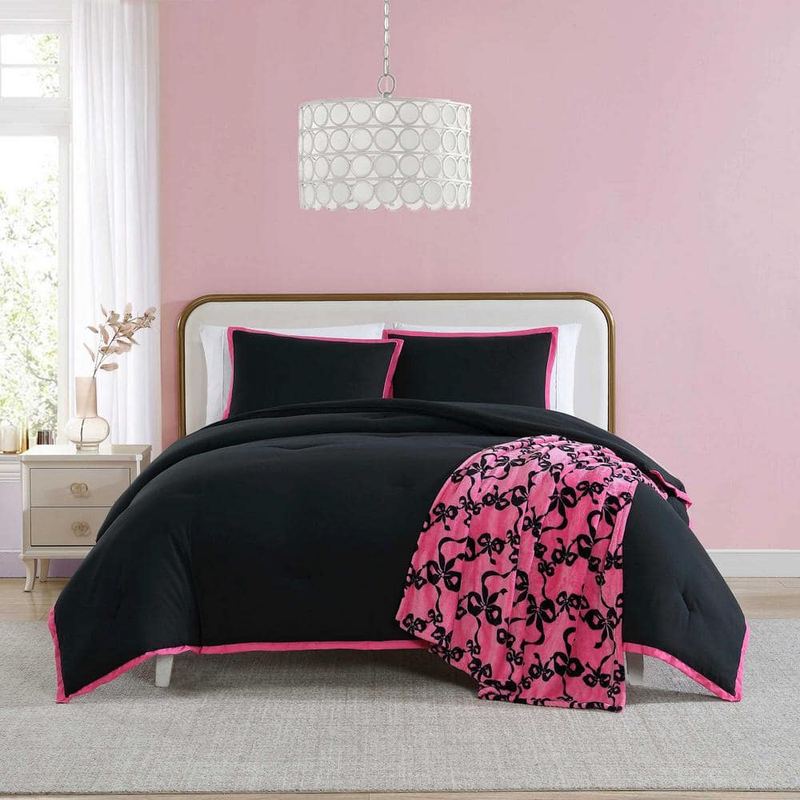 BETSEY JOHNSON - Signature Hotel Solid 4 Piece Black/Bright Pink Microfiber King Comforter Bonus Set